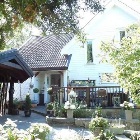 Charming 2-bed In South Norway アパート